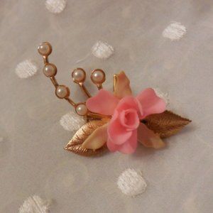 Magnificent Vintage Gold Tone Brooch Pink Flower & Faux Pearls